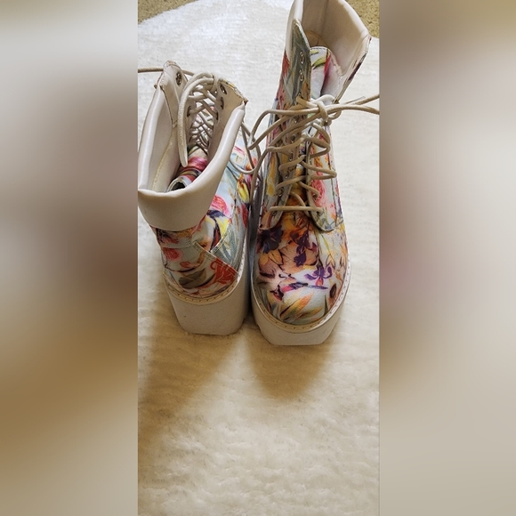 Qupid floral platform boots size 7 - Picture 2 of 2